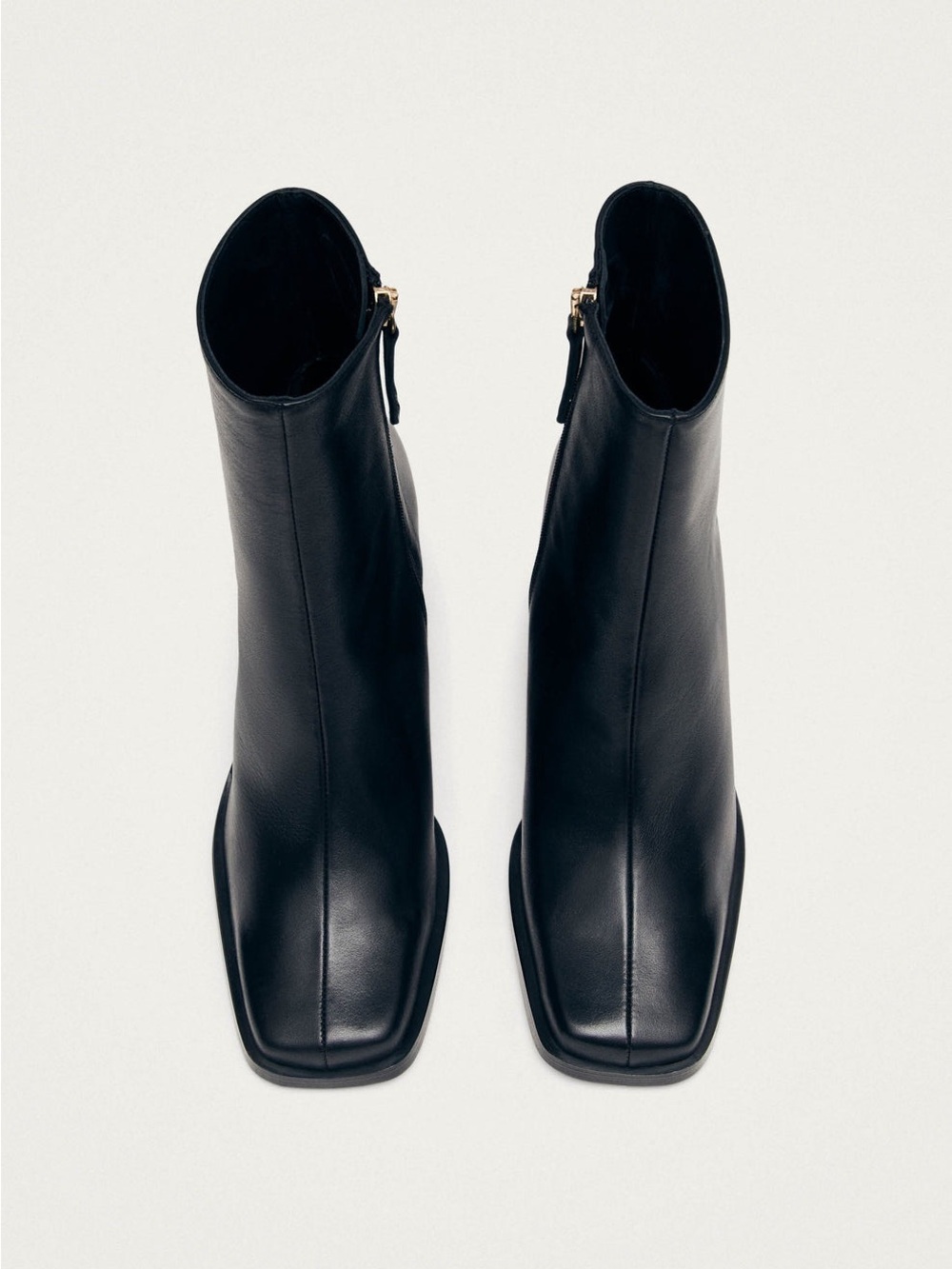 ALOHAS Black Square-Toe Leather Ankle Booties